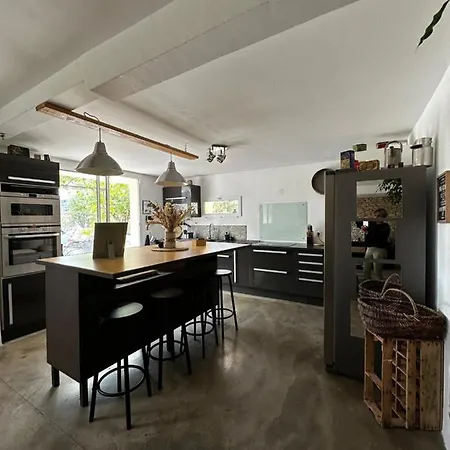 Maison De L'aube Holiday home Villes-sur-Auzon